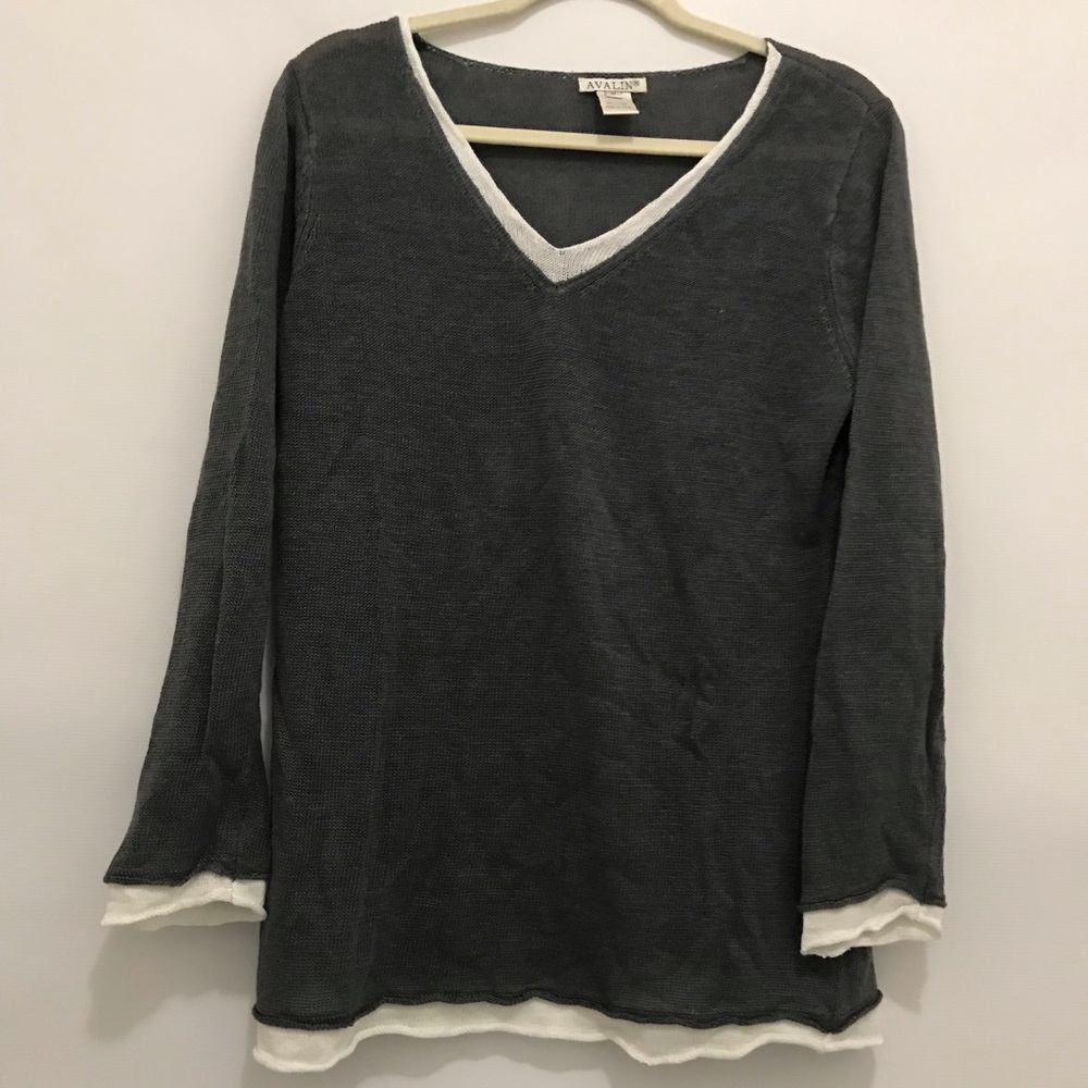 Avalon Linen Women's Gray V-Neck Layered Trim Top Size M